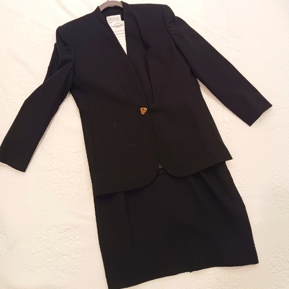Valerie Stevens Dresses & Skirts - ❄️Valerie Stevens wool skirt suit❄️